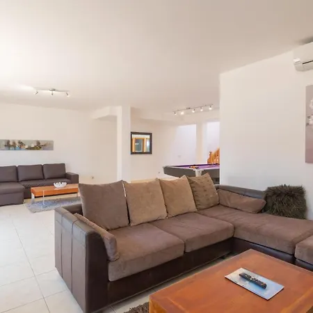 Casa Laura Vista Lobos - Spacious With Heatable Pool And Sea Views 普拉亚布兰卡